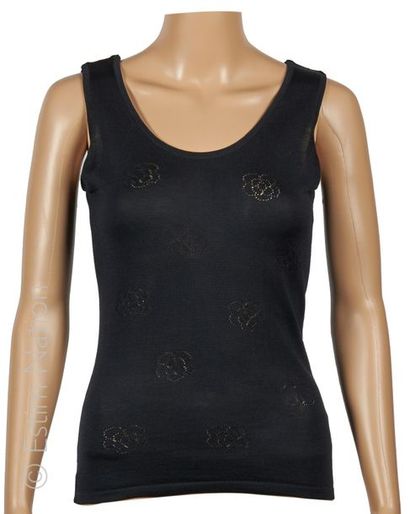 CHANEL boutique
TOP en maille de soie noire...