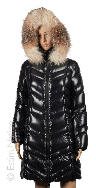 MONCLER
Longue DOUDOUNE en polyamide noir...
