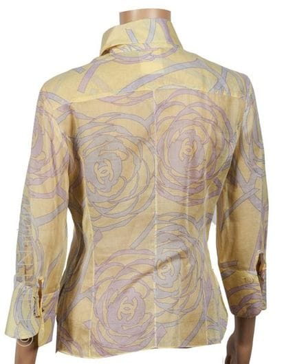 CHANEL (2002)
BLOUSE with three-quarter sleeves...