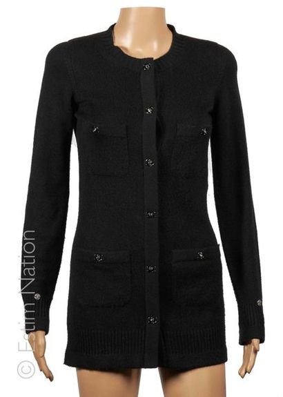 CHANEL (Automne-hiver 2010 /2011)
VESTE en...