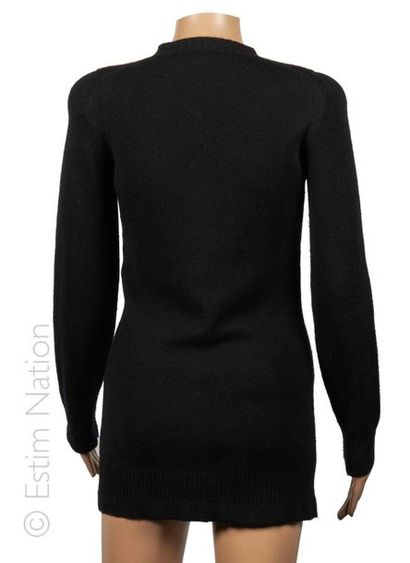 CHANEL (Automne-hiver 2010 /2011)
VESTE en...