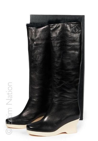 CHANEL (2009)
PAIR OF BOOTS in black leather...