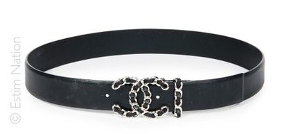 CHANEL (2018)
BUCKET in black leather CC...
