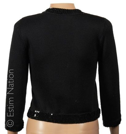 CHANEL (Printemps été 2007)
CARDIGAN en tricot...