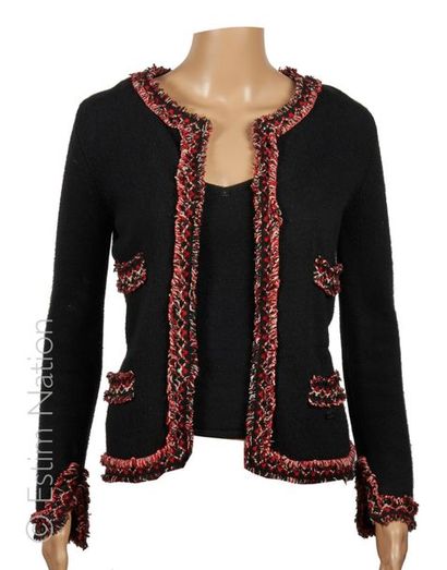 CHANEL (2003)
TWIN SET in black cashmere...