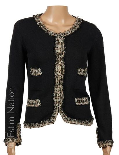CHANEL (2002)
CARDIGAN in black cashmere...