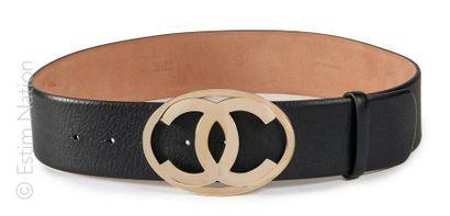 CHANEL (2000)
Large Belt in aged black leather...