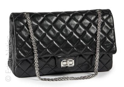CHANEL (2008 - 2009)
SAC 2.55 GM en cuir...