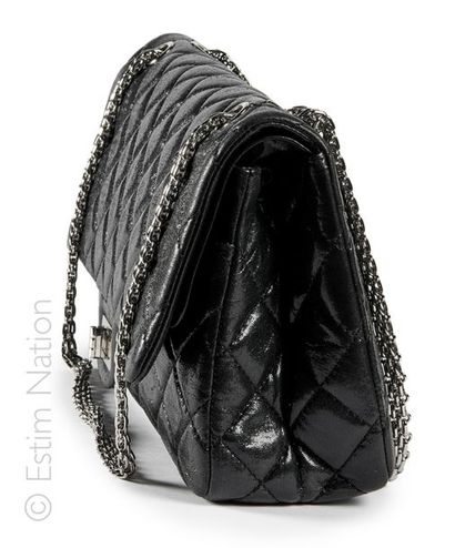 CHANEL (2008 - 2009)
SAC 2.55 GM en cuir...