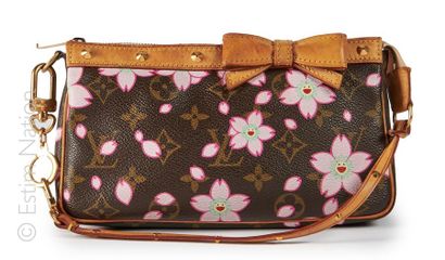 LOUIS VUITTON X TAKASHI MURAKAMI (2003)
POCHETTE...