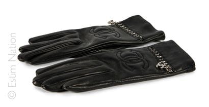 CHANEL
PAIR OF GLOVES in black lambskin leather...