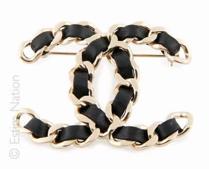 CHANEL (2014)
BROCHE CC en métal brossé et...