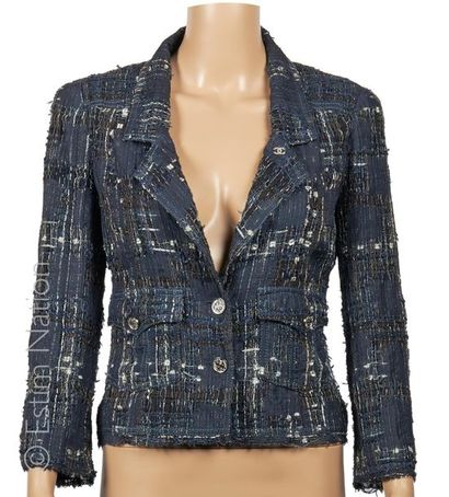 CHANEL (2006)
VESTE en tweed de soie mélangé...