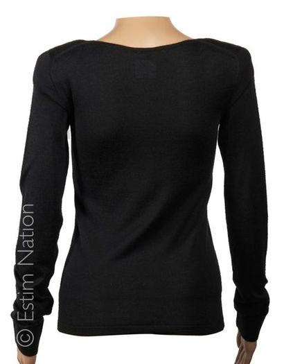 CHANEL (Automne-hiver 2005 /2006)
PULL OVER...