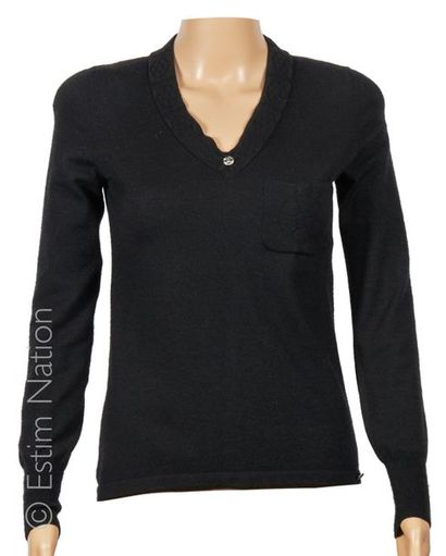 CHANEL (2000)
PULL OVER in black cashmere,...