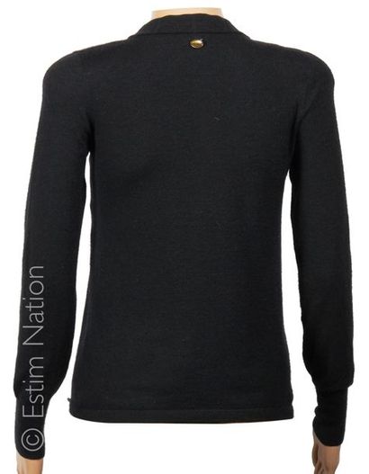 CHANEL (2000)
PULL OVER in black cashmere,...