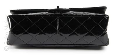 CHANEL (2014)
SAC 2.55 GM en cuir matelassé...