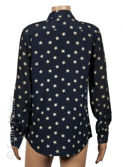 CHANEL (2008-2009)
BLOUSE in navy silk printed...