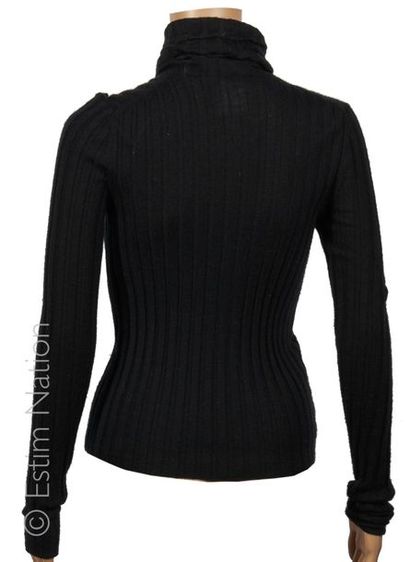 CHANEL (2004)
PULL OVER with black cashmere...