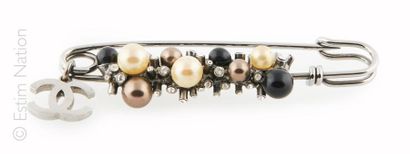 CHANEL (2004)
BROCHE EPINGLE A NOURRICE en...