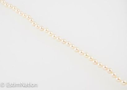 Collier de perles
Necklace made of pearls...