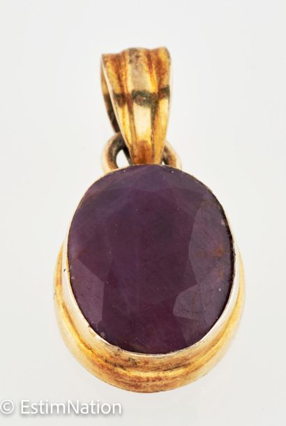 PENDENTIF VERMEIL RUBIS 
Gold-plated silver...