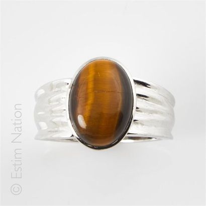 BAGUE OEIL DE TIGRE 
Man's ring in silver...