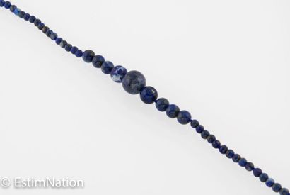 COLLIER LAPIS
Falling necklace made of lapis...