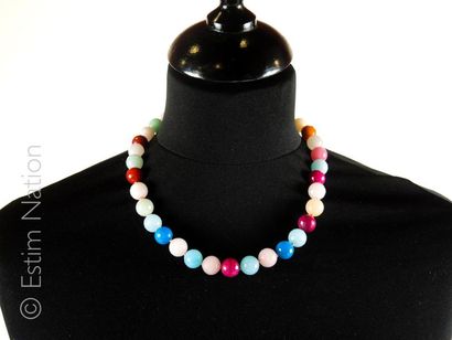 COLLIER JADE
Necklace made of faceted balls...