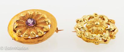 DEUX BROCHES OR 
Two brooches circa 1900...