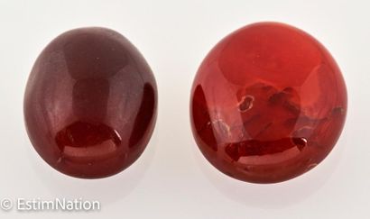 CORNALINE
Set of two carnelians in oval cabochons....