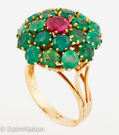 BAGUE OR CALCEDOINES RUBIS 
Round bezel ring...