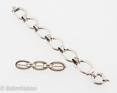 LOT ARGENT
Matching set in silver 925/°°...