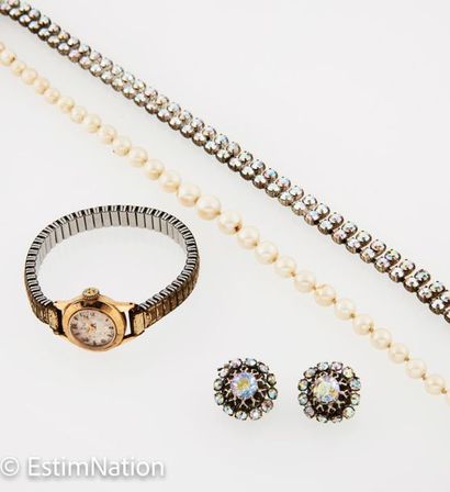 LOT BIJOUX
Jewelry set including:
- a half...