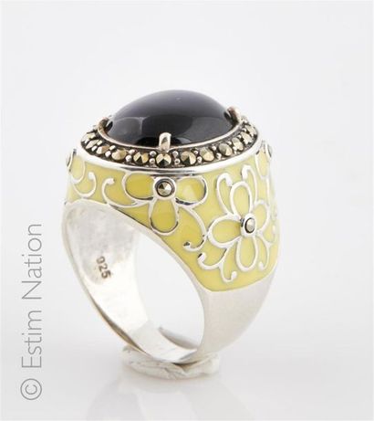 BAGUE ONYX
Silver ring (925/°°) centered...