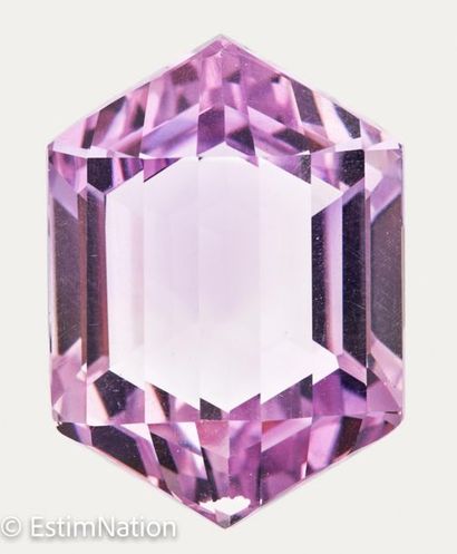 AMETHYSTE 38.52 CARAT 
Fancy faceted amethyst...