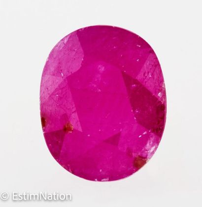 RUBIS 4.96 CARAT 
Oval faceted ruby size...
