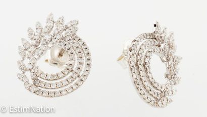 BOUCLES D'OREILLES OR DIAMANTS
Pair of 14K...