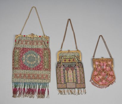 MODE
Sac du soir en broderie en perles polychrome...