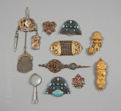 BIJOUX
Ensemble comprenant : 

- Elément...