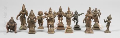 INDE
Réunion de onze petits sujets en bronze...