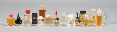 PARFUMS - LOT DE MINIATURES
Important lot...