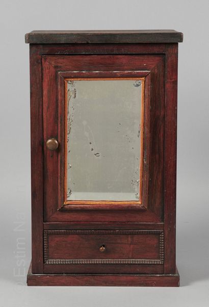 JOUETS
Doll's wardrobe in tinted veneer opening...