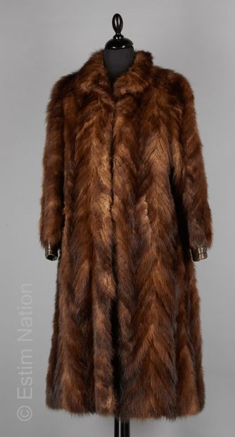 ANONYME Vintage 
Mink coat with herringbone...