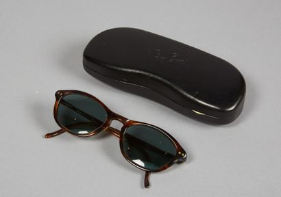 RAY BAN
PAIR OF SUNGLASSES in bakelite tortoiseshell...