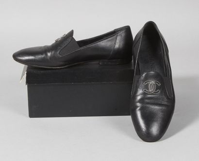CHANEL
PAIR OF SLEEPERS in black lambskin...