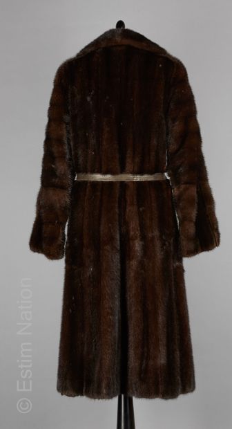 CLAUDE GILBERT
7/8th coat in dark mink, notched...