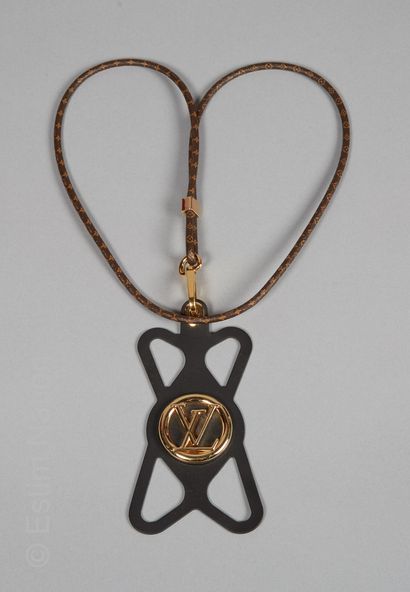 LOUIS VUITTON
PENDANT in black composite...