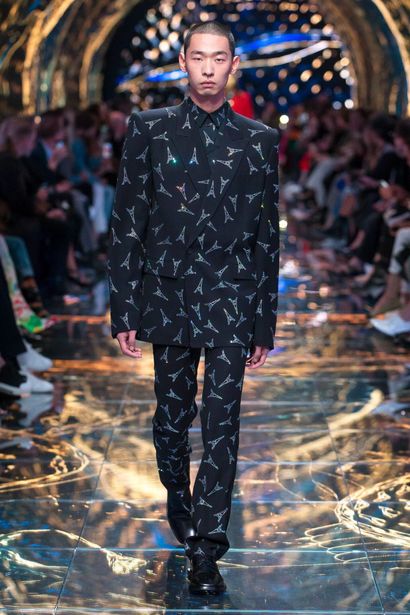 BALENCIAGA PAR DEMNA GVASALIA (COLLECTION...