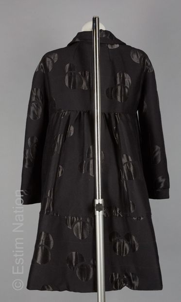 MARC by Marc Jacobs
Quilted coat in black...